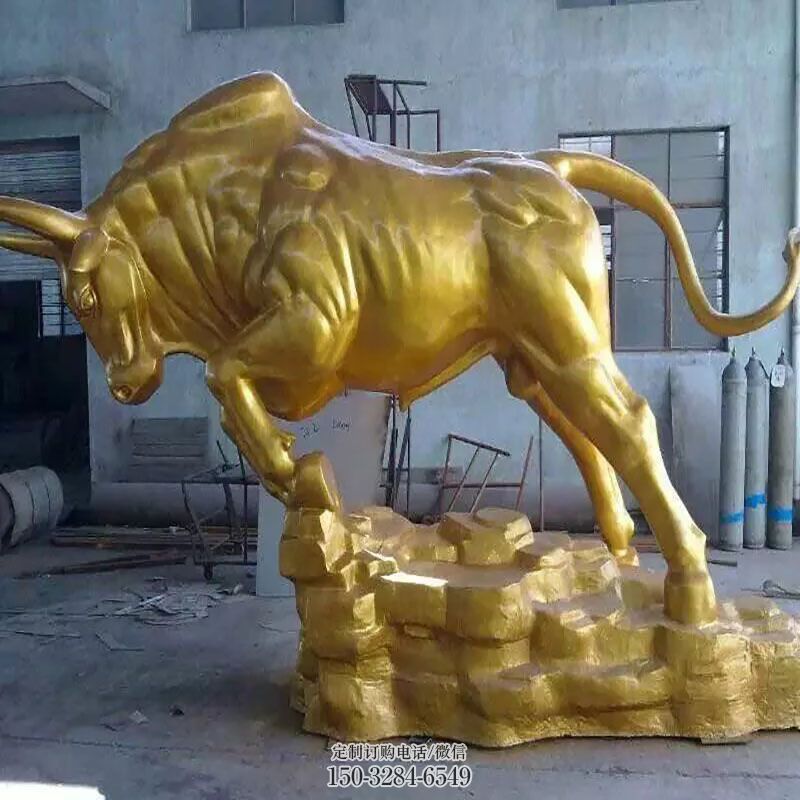 黄牛雕塑底座 广场景观动物牛雕塑供给 园林景观小品黄牛雕塑生产